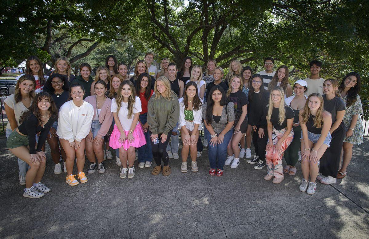Members of the 2022-23 SMU Look magazine staff pose outside Umphrey Lee Hall on the SMU campus on September 11, 2022. ©2022 Robert W. Hart